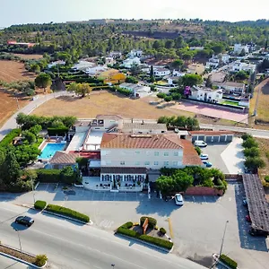 & Restaurant Figueres Parc Els Hostalets (Girona)